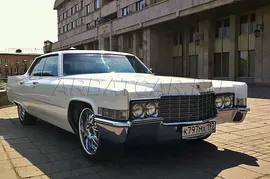Ретро-автомобиль Cadillac DeVille Sedan