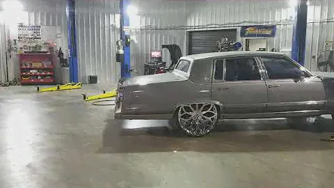 1991 CADILLAC FLEETWOOD BROUGHAM on 26" rims