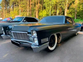 Cadillac DeVille (черный купе)
