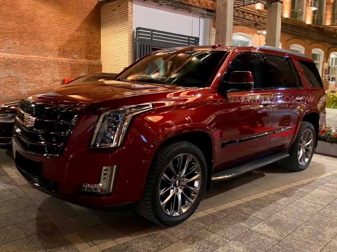 Cadillac Escalade (красный)-0